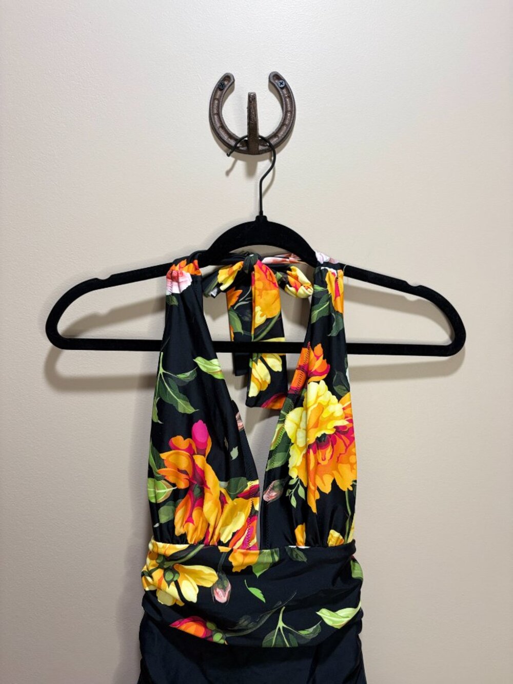 Cupshe Black‎ Floral One Piece Swimsuit Halter V-Neck Extra Small - Picture 4 of 6